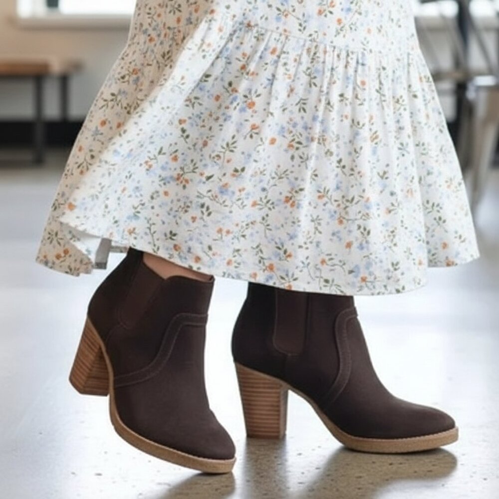 Gap Brown Suede Chelsea Booties Stacked Wood Block Heel 7 EUC